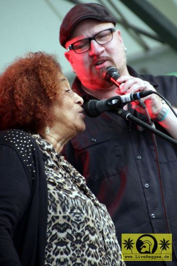 Doreen Shaffer (Jam) and Dr. Ring Ding with The Magic Touch 19. This Is Ska Festival - Wasserburg, Rosslau 27.06.2015 (1).JPG